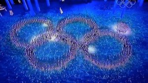 Олимпийские кольца на церемонии закрытия Сочи 2014