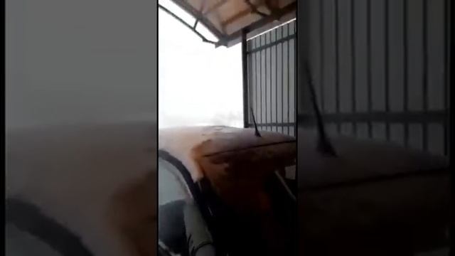 Как быстро почистить машину от снега смотреть онлайн