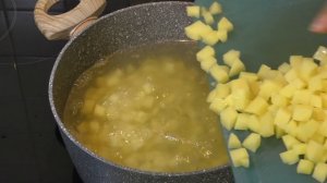 Рецепт Похлебки из картофеля и печеного чеснока. Очень вкусный густой картофельный суп.