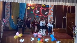 Смешная сценка на День Влюбленных "Скамейка"