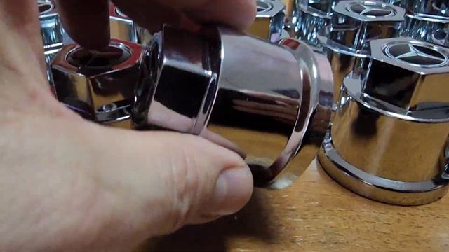 Колпачки на гайку колеса 32 мм высокие Хром пластик с Логотип Мерседес смотреть онлайн