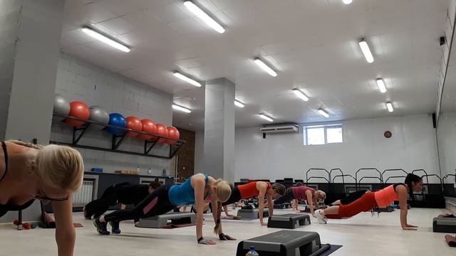 Функциональный тренинг с раскладкой целый урок 1 часть / связка силовых упражнений