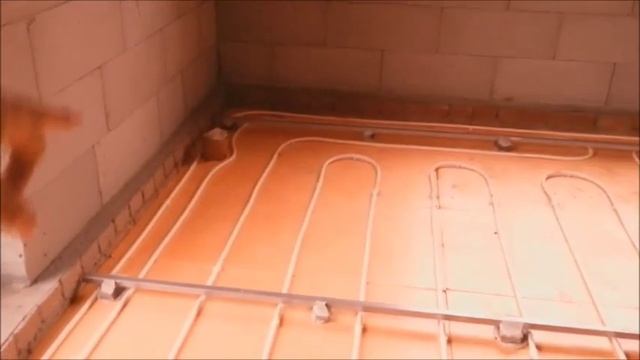Водяной теплый пол. Монтаж труб, стяжка пола. Все детали.