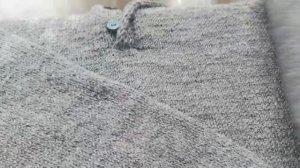 Мужской джемпер с воротом поло на 52 размер.Пряжа Ализе ланаголд файн.