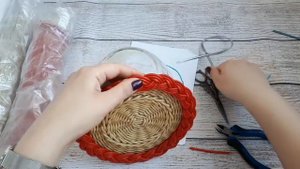 Чашка конфетница. Плетем из бумажной лозы/ Paper weaving/ Weaving a cup
