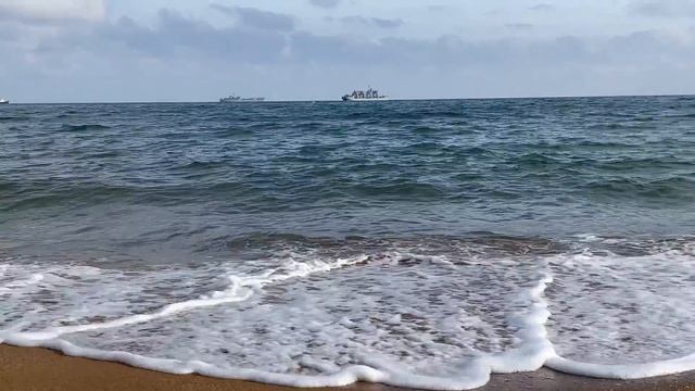 ФЕОДОСИЯ - куда я попал ВСЯ ПРАВДА. Слив в море СТЫД И ПОЗОР. Золотой Пляж здесь отдыхают крымчане. смотреть онлайн