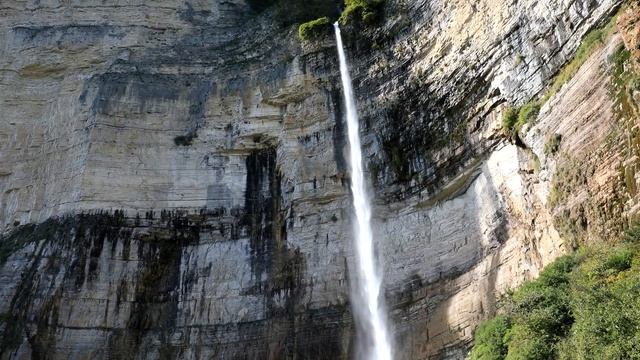 Водопад Кинчха в Грузии смотреть онлайн
