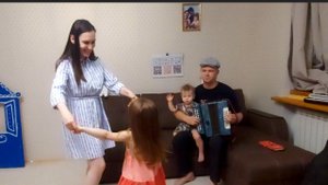 Варя пляшет, Маруся подпевает нам песни под гармонь