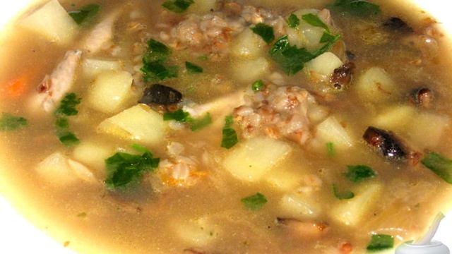 Гречневый суп с курицей и грибами