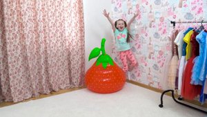 Лиза делает ошибки в поведении а Папа учит как правильно