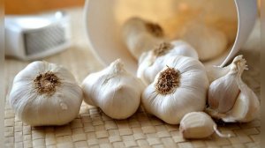 Если Кушать Чеснок Каждый День, то Смотрите Что с Вами Случится. Польза чеснока натощак ежедневно!