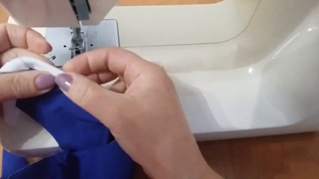Обработка проймы или горловины руликом. Простой способ обработки.mp4