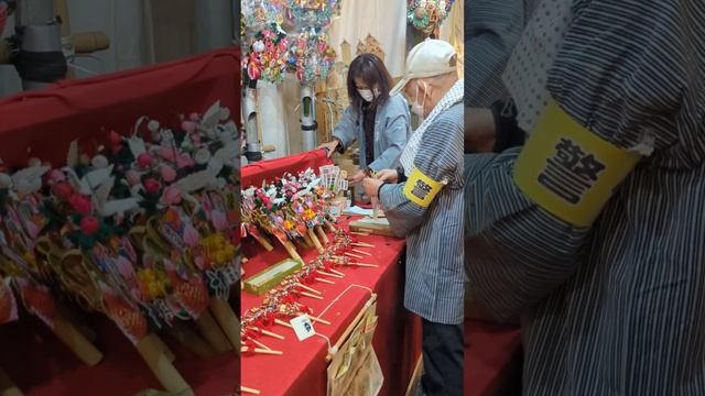 Buying a Bamboo Rake for Tori no Ichi смотреть онлайн