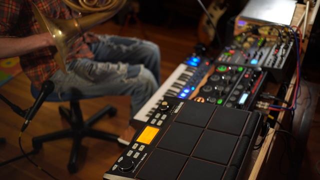 Saucy Loop Jams #7 | PeteyC | Jamming with the Boss RC 505 loop station смотреть онлайн