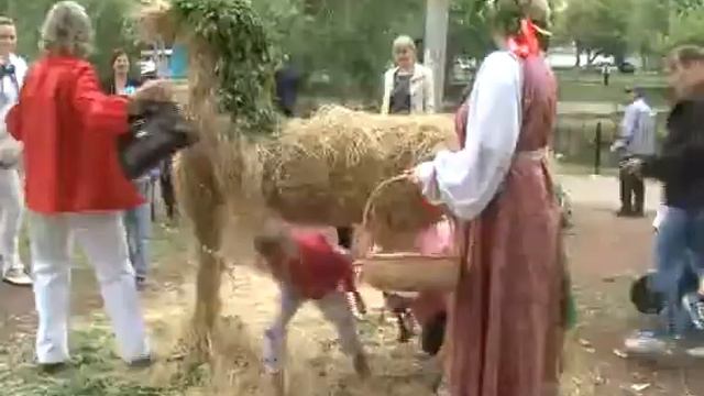 Чернушане отметили Троицу Гуляние на пруду смотреть онлайн