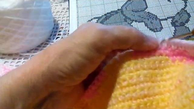 Вяжем крючком жаккардовый детский плед 