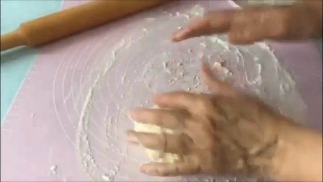 Сырные палочки с кунжутом. Соленые палочки из творога и сыра