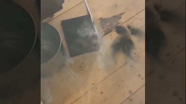 MacBook Pro задымился на зарядке смотреть онлайн