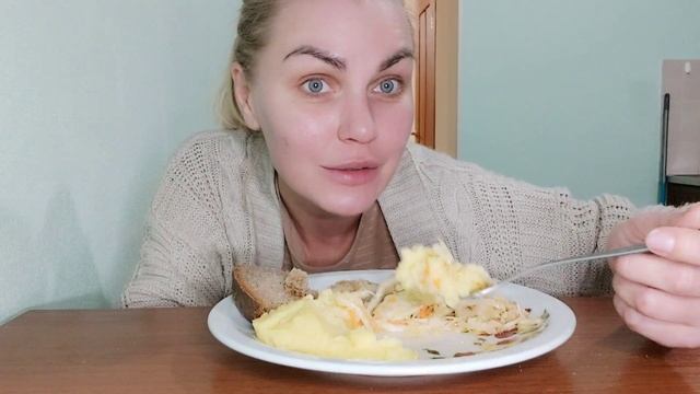 МУКБАНГ КАРТОШЕЧКА ПЮРЕ ??РЫБКА В КЛЯРЕ ?САЛАТ ИЗ КАПУСТЫ ??? смотреть онлайн