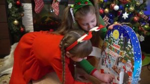 История возникновения Адвент календаря Полина и Николь открывают Адвент календарь