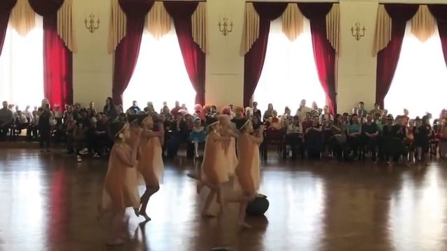 Один день из жизни розовых и чёрных пантер группы «Танцуй!» смотреть онлайн