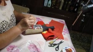 декорирование бутылки картоном и блистером от таблеток