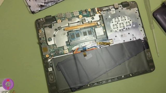 Замена батареи ноутбука Acer Aspire ES1 \ Replacing the battery Acer Aspire ES1 laptop смотреть онлайн