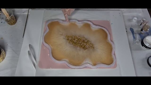 #890 Amazing Effects In This White And Gold Resin Platter Tray смотреть онлайн