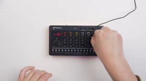 ROLAND AIRA COMPACT – a portable mini synth setup with J6 Synth, T8 drum machine and E4 vocal FX