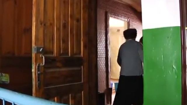 В Красном Луче провалилась крыша многоэтажки. смотреть онлайн