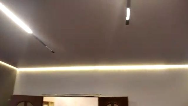 Парящие натяжные потолки со встроенными треками - Силинг Эксперт смотреть онлайн