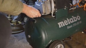 Компрессор Metabo BASIC 250-50 W  Замена масла.