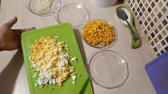 САЛАТ С КРАБОВЫМИ ПАЛОЧКАМИ/УДАЧНЫЙ И БЫСТРЫЙ РЕЦЕПТ/ЭКОНОМНОЕ МЕНЮ смотреть онлайн