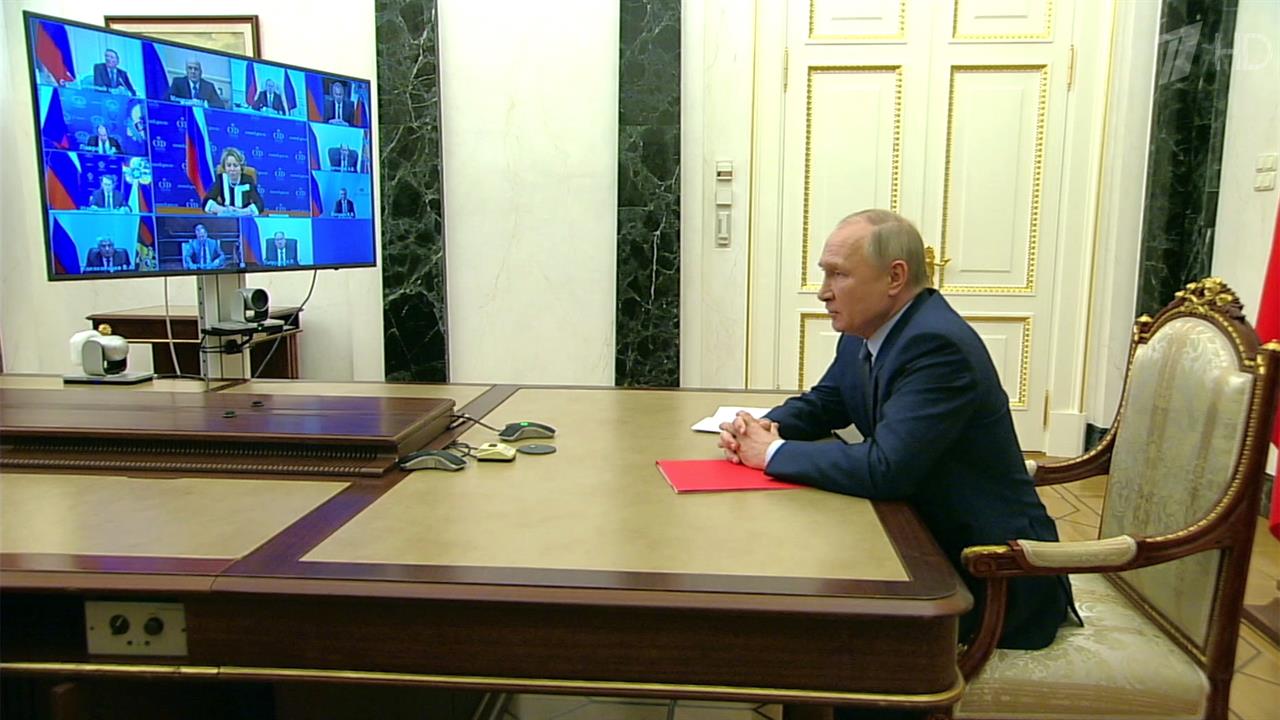 Владимир Путин провел совещание с постоянными участниками Совета безопасности России