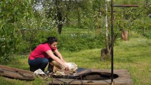 Recipe for a huge leg of beef cooked in a wood-fired clay tandoor.ASMR