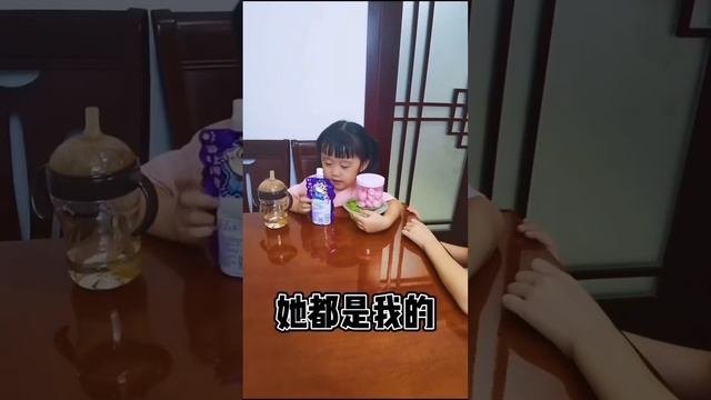 妹妹暴力欺負姐姐，今天突然稱為好閨蜜，鏡頭一轉終於揭曉原因#搞笑#姐妹日常#記錄【鼠老大】