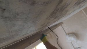 Как проще выровнять кривой Потолок. Штукатурить или Гипсокартоном обшить.