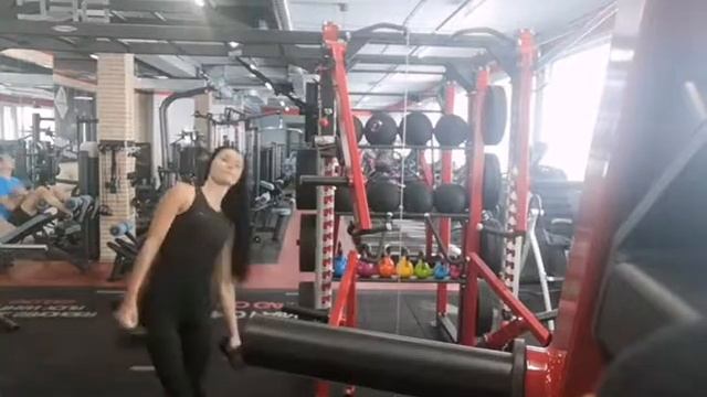 Тренировка плечевых мышц