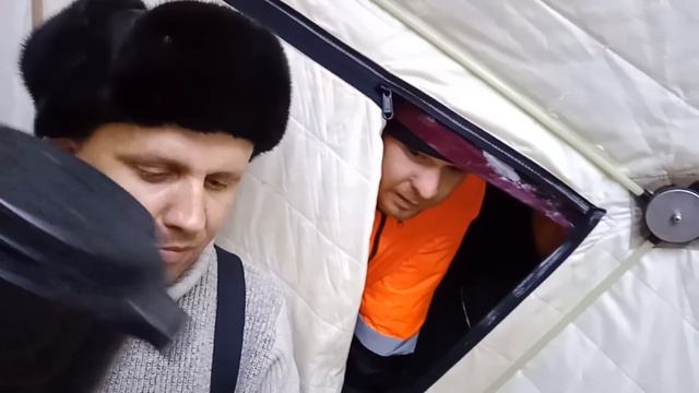 СОБРАЛИ ВСЮ РЫБУ С ЭТОГО ОЗЕРА! КЛЁВОЕ МЕСТО! РЫБАЛКА С НОЧЕВКОЙ! ЗВЕНЕЛА ЛЕСКА МОРМЫШКИ ОТРЫВАЛИСЬ смотреть онлайн