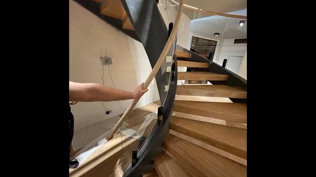 Винтовая лестница со стеклом на стойках смотреть онлайн