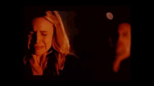 клаус, кэролайн и ками  | Сделай ей больно