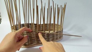 Плетем люльку для коляски из бумажной лозы