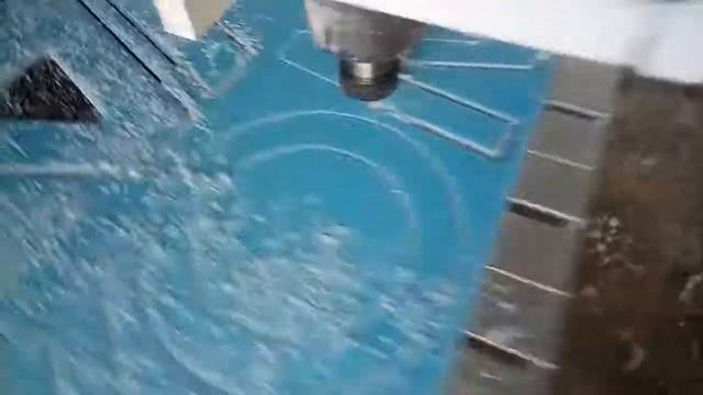 Фрезеровка и резка фронта букв из оргстекла на станке