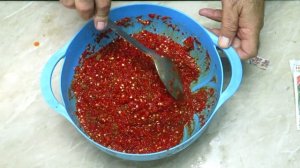 Как самому приготовить самую острую аджику из горького перца своими руками.