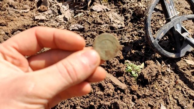 Вода ушла, всё лежит на поверхности! Коп монет в затопленной деревне. смотреть онлайн