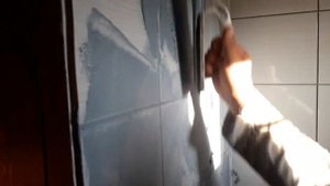 Затирка швов между плиткой в душевой