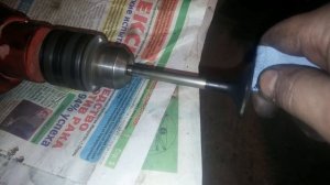 Чистка юбки клапана ГБЦ от нагара.