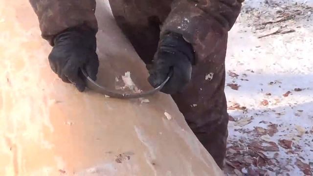 Окорка бревна под скобель смотреть онлайн