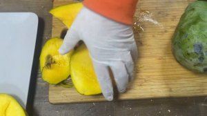 Манго Египет спелое с точками