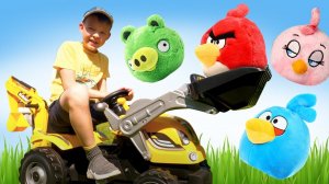 Прикольные видео – Новая машина строит крепость Энгри Бердз! - Весёлые игры стрелялки Angry Birds